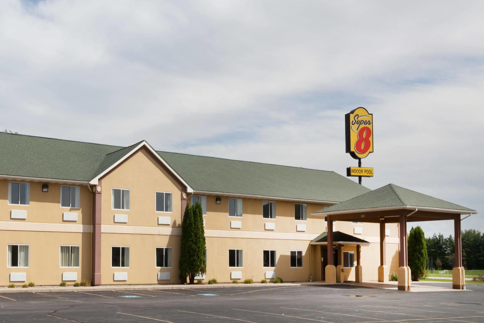 Super 8 By Wyndham Huntington Hotel Exterior foto